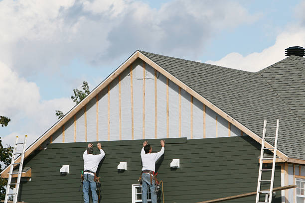 Professional Siding Replacement technician working in Elk Grove Village, IL